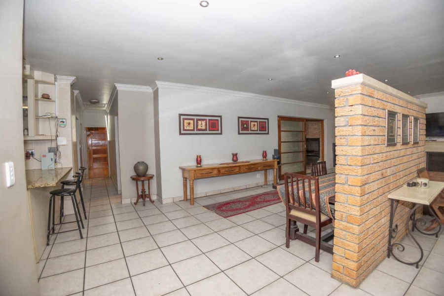 To Let 3 Bedroom Property for Rent in Protea Heights Western Cape
